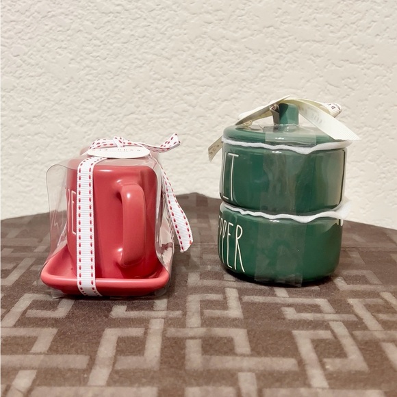 Rae Dunn red SALT & PEPPER mug shakers and green SALT & PEPPER stackers - Picture 4 of 5